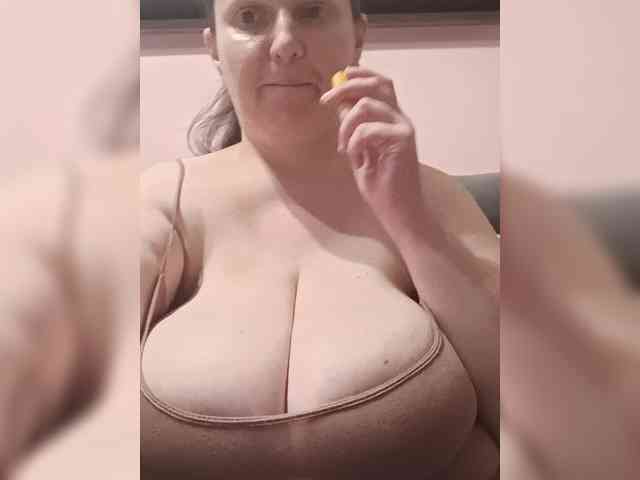LadyAlma webcam