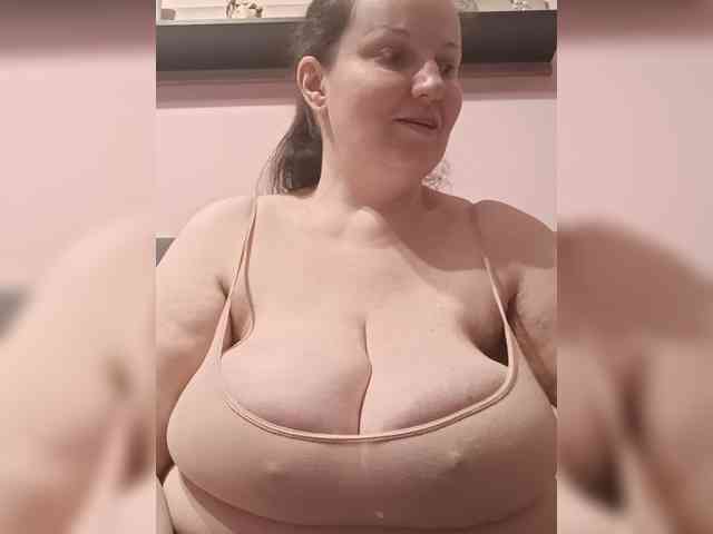 LadyAlma webcam