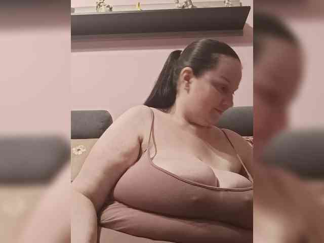 LadyAlma webcam