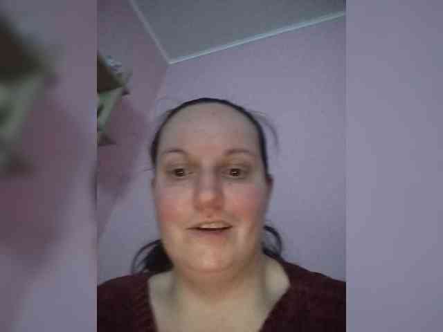 LadyAlma webcam