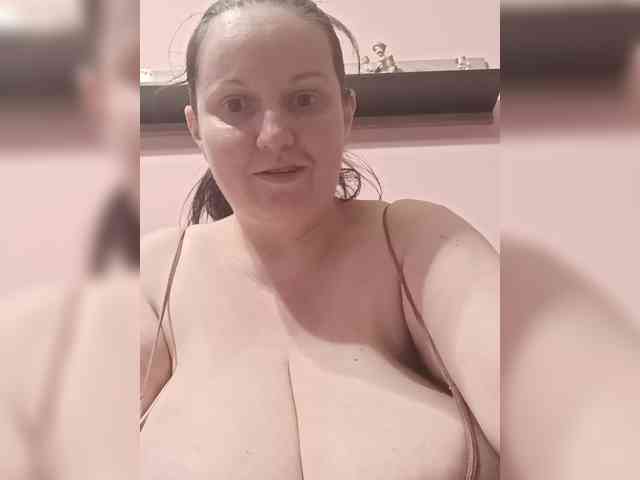 LadyAlma webcam
