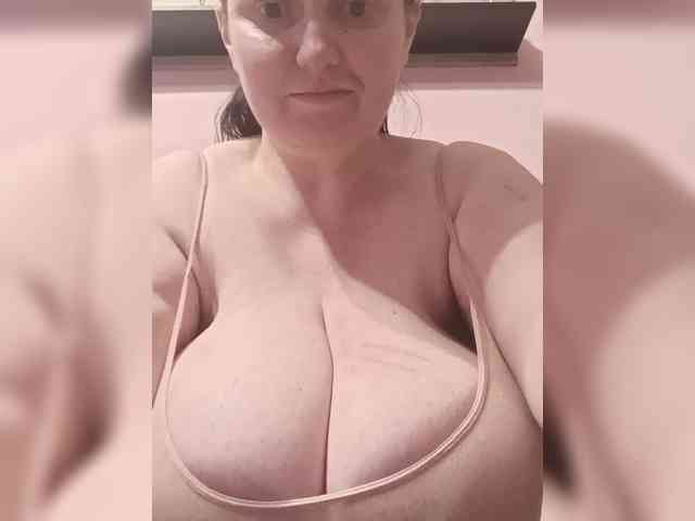LadyAlma webcam