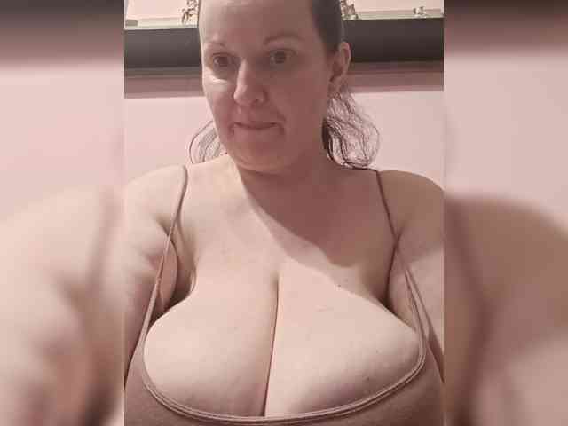 LadyAlma webcam