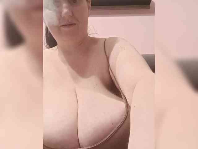 LadyAlma webcam