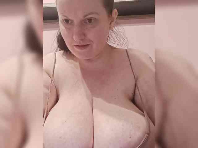 LadyAlma webcam