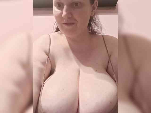 LadyAlma webcam