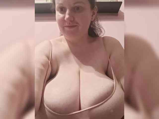 LadyAlma webcam