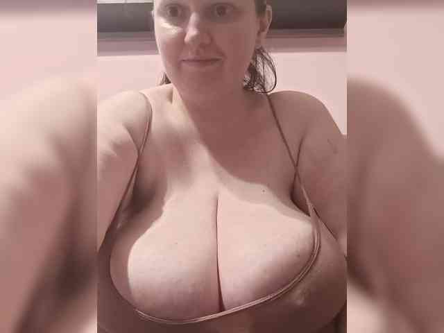 LadyAlma webcam