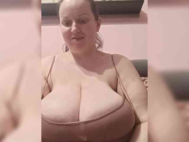 LadyAlma webcam