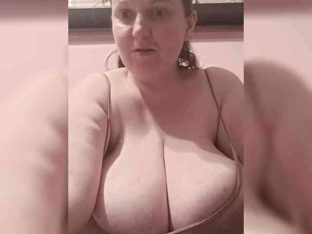 LadyAlma webcam