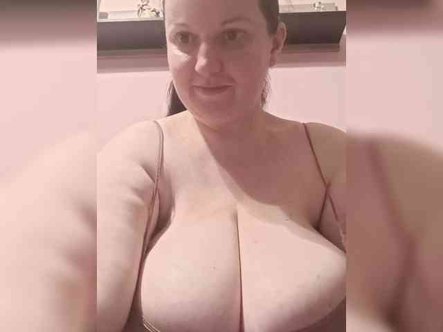 LadyAlma webcam