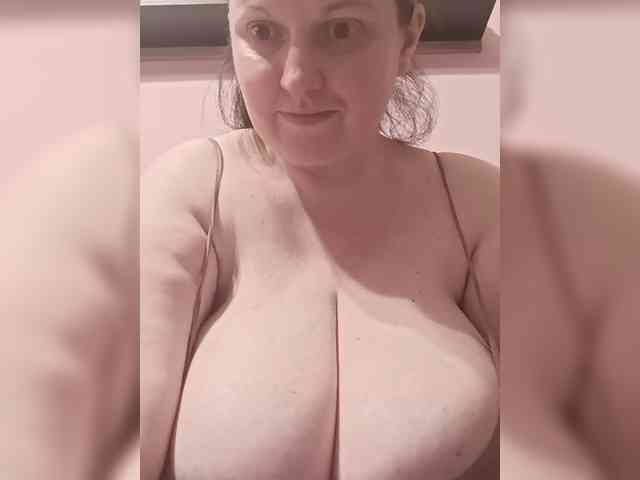 LadyAlma webcam