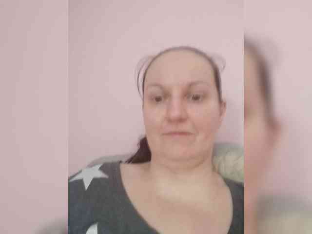 LadyAlma webcam