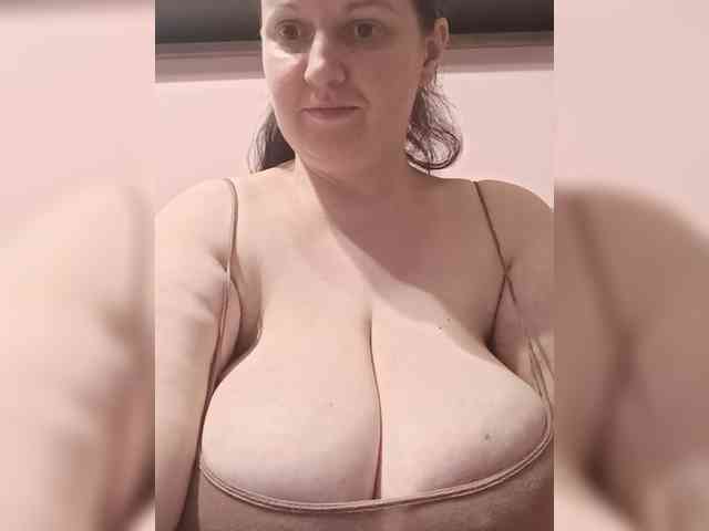 LadyAlma webcam