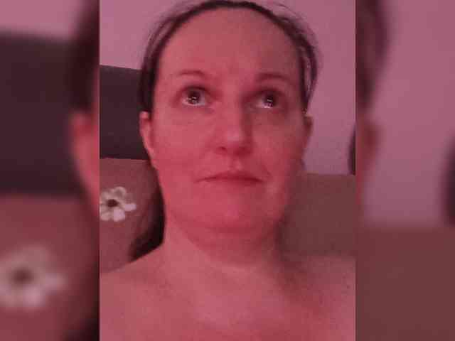 LadyAlma webcam