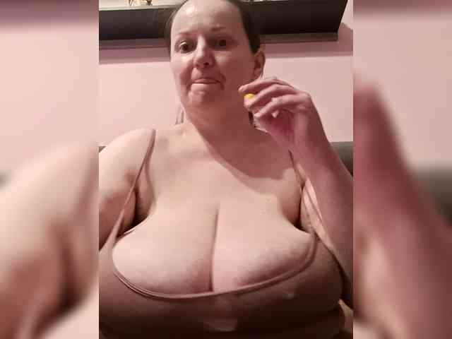 LadyAlma webcam