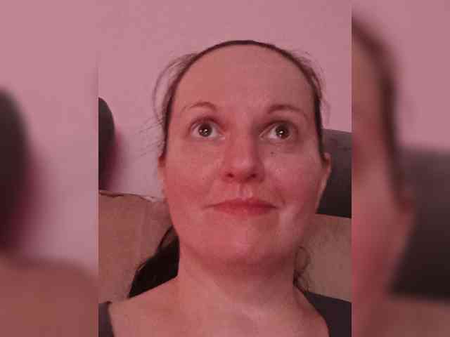 LadyAlma webcam