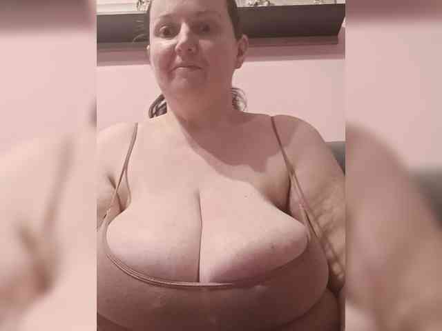 LadyAlma webcam