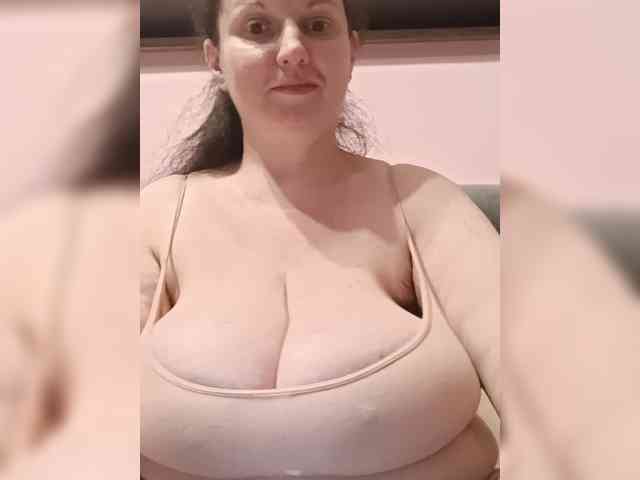 LadyAlma webcam