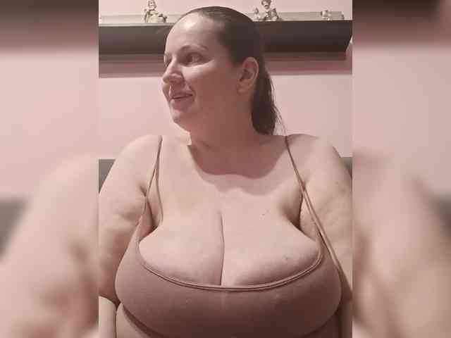 LadyAlma webcam