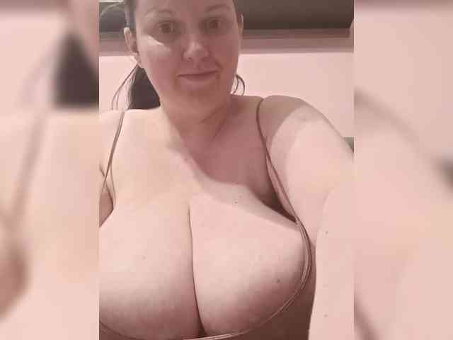 LadyAlma webcam