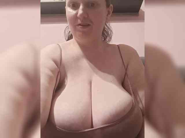 LadyAlma webcam