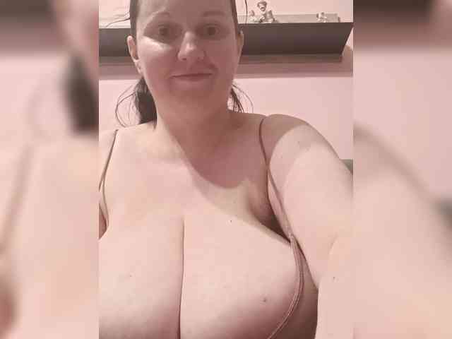 LadyAlma webcam