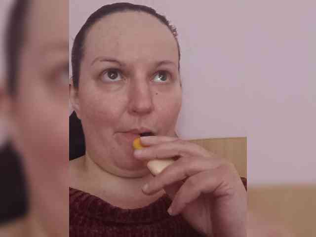 LadyAlma webcam