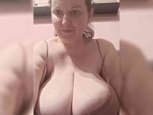 LadyAlma webcam