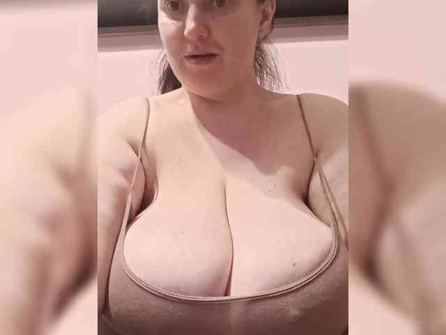 LadyAlma webcam