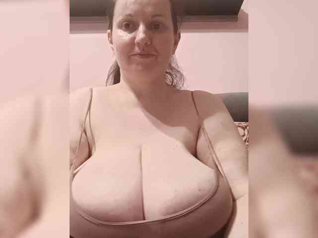LadyAlma webcam