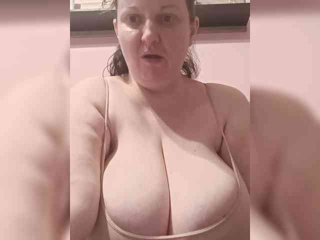 LadyAlma webcam