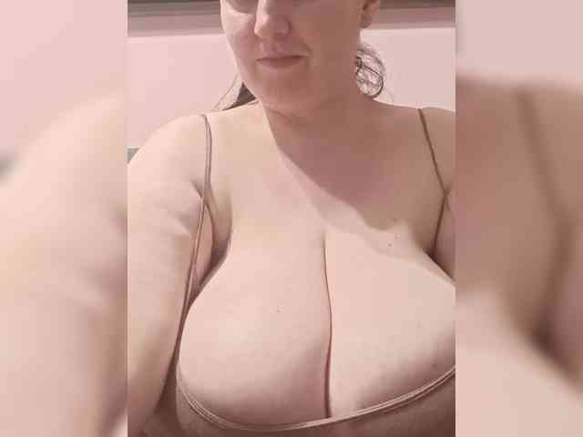 LadyAlma webcam