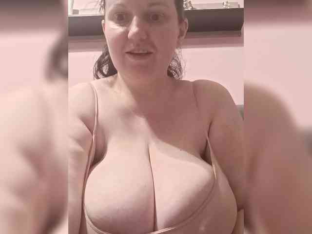 LadyAlma webcam