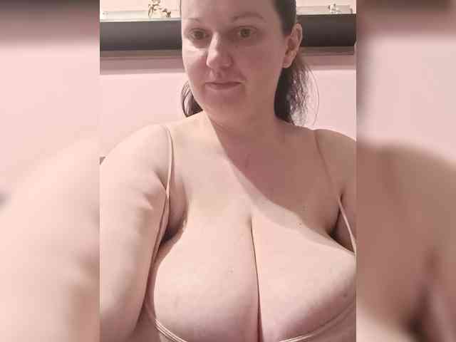LadyAlma webcam