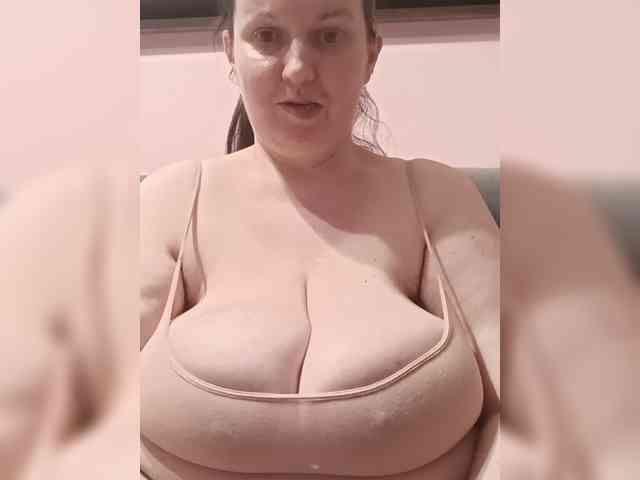 LadyAlma webcam