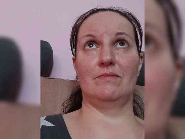 LadyAlma webcam