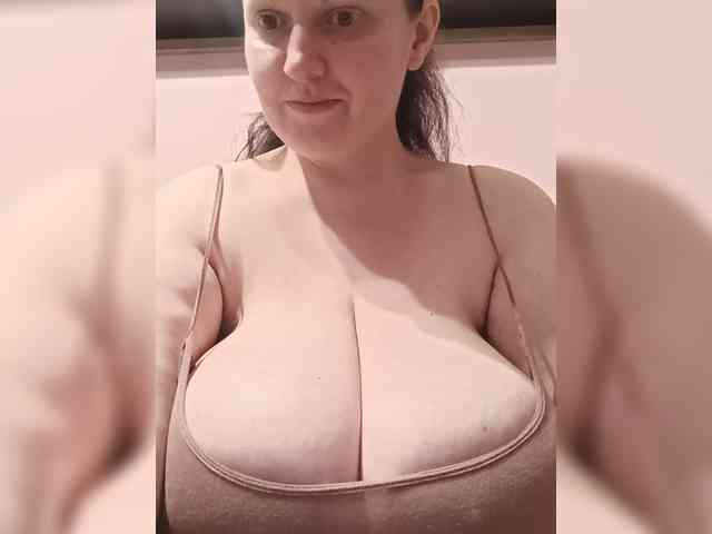 LadyAlma webcam