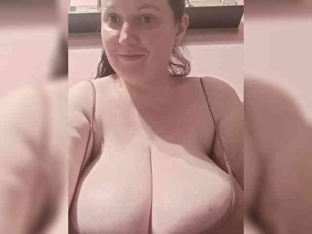 LadyAlma webcam