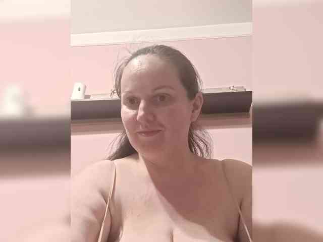 LadyAlma webcam