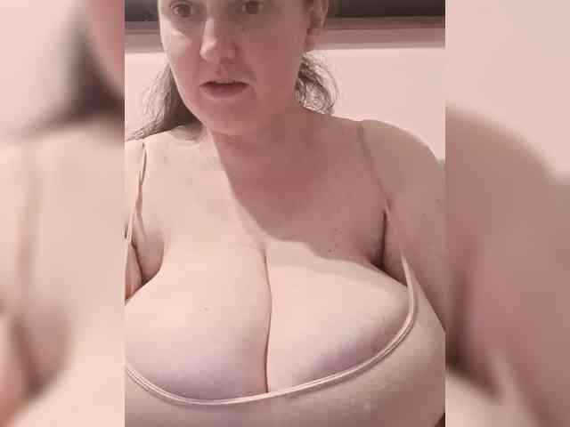 LadyAlma webcam