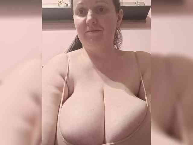 LadyAlma webcam