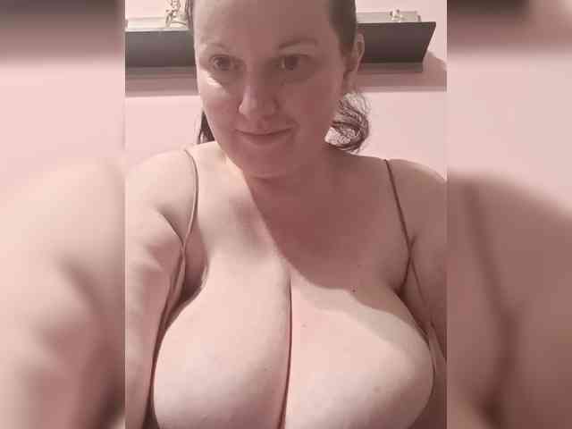 LadyAlma webcam