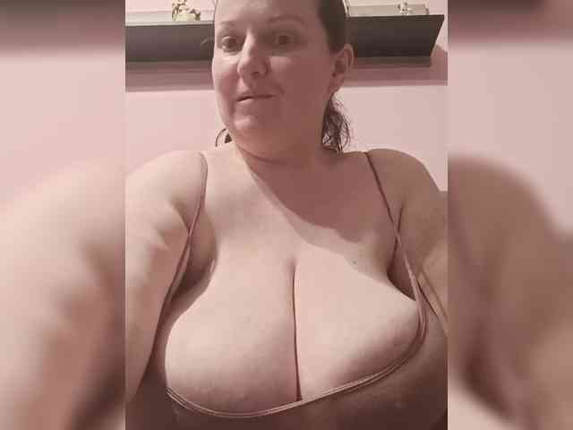LadyAlma webcam