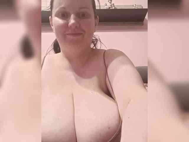 LadyAlma webcam