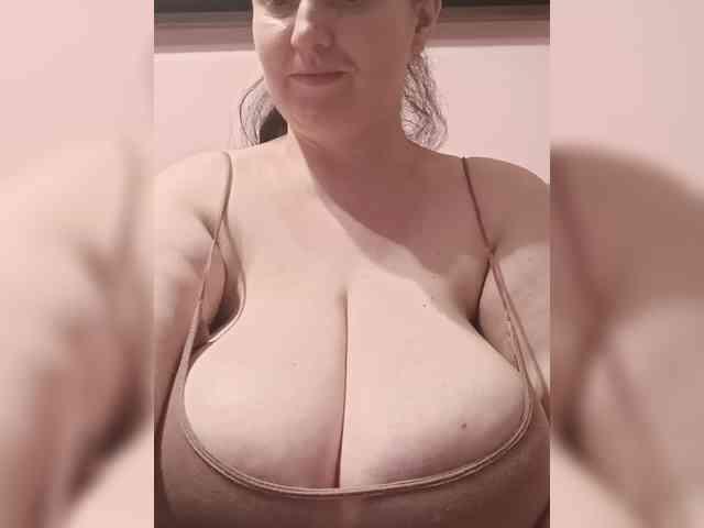LadyAlma webcam