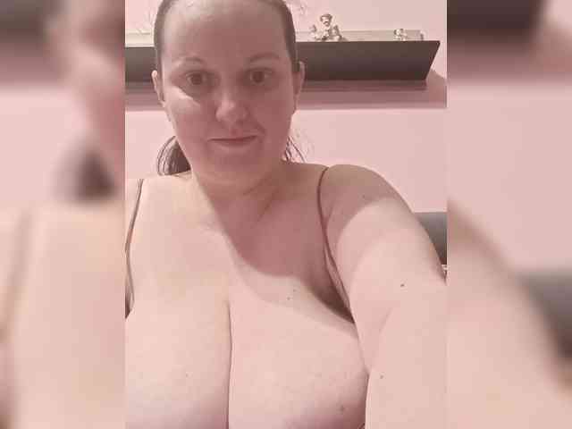 LadyAlma webcam