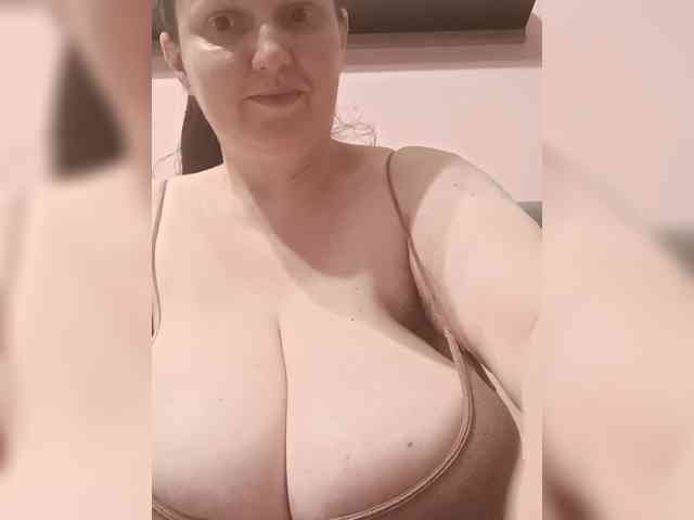 LadyAlma webcam