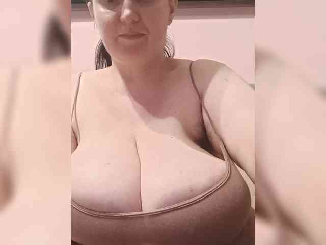 LadyAlma webcam