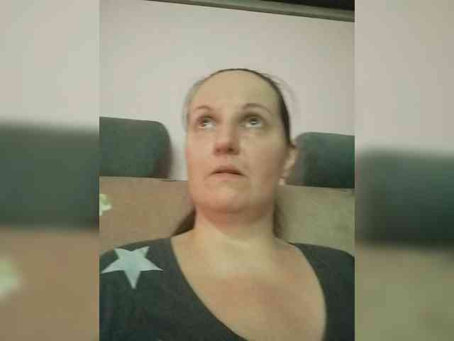 LadyAlma webcam